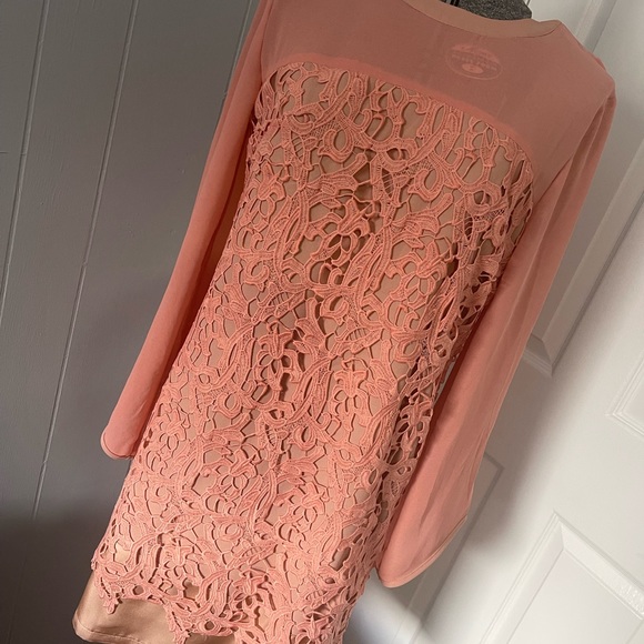 Short dress - Picture 1 of 5
